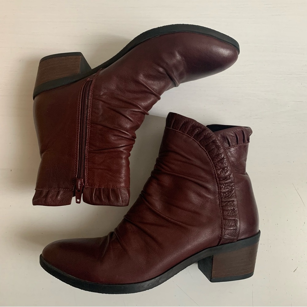 Bueno Connie Merlot Leather Ankle Boots Ruffle Detail Block Heel Sz 38 - Picture 5 of 14